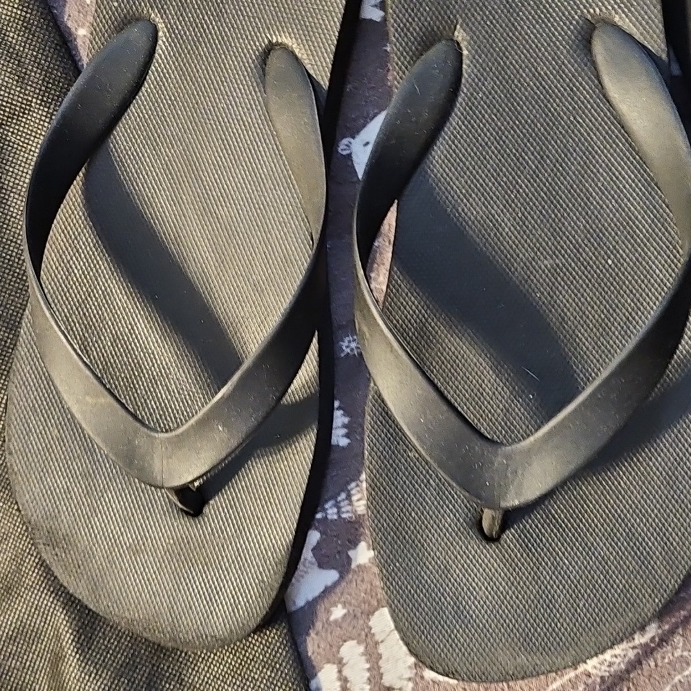 Bundle 2 Pair Old Navy Blue and Black Flip Flops Size 6/7 - Picture 9 of 9